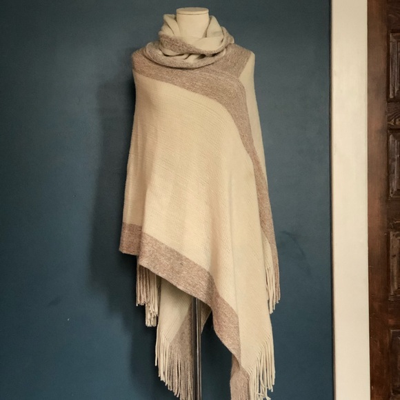 📦SOLD📦 Anthropologie Pont Neuf Fringe Poncho - Picture 1 of 2